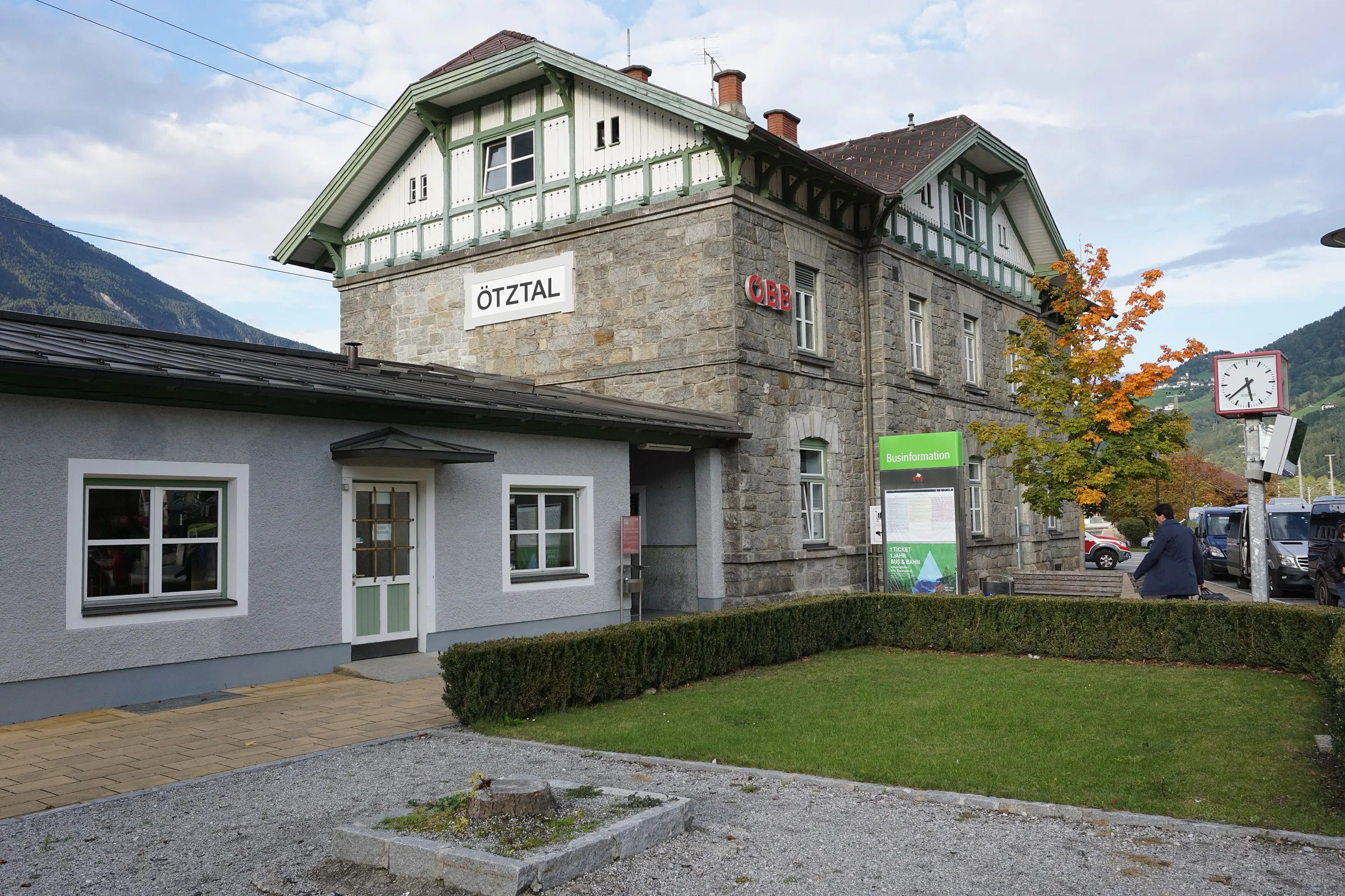 The stone station building of Ötztal-Bahnhof with the station name on its gable.
